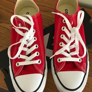 Converse size 7.5 red canvas sneaker